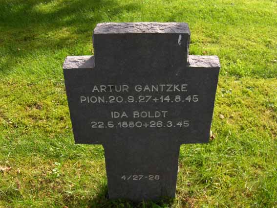 Billede af gravsten på den Tyske Gravlund, Gedhus