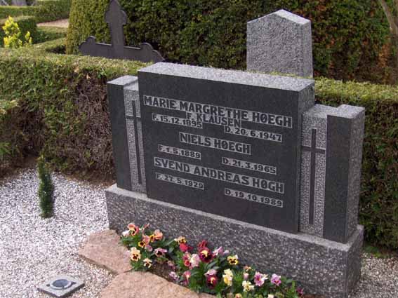 Billede af gravsten på Haderup Kirkegård