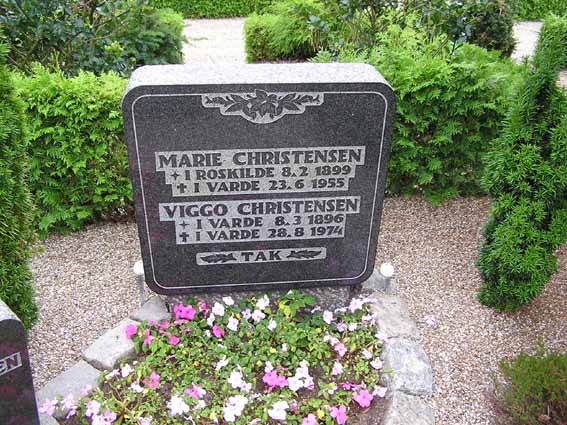 Billede af gravsten på Arnbjerg Kirkegård, Varde