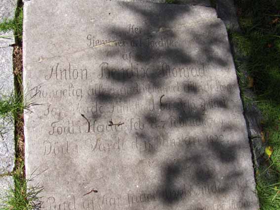 Billede af gravsten ved Sct. Jacobi Kirke, Varde